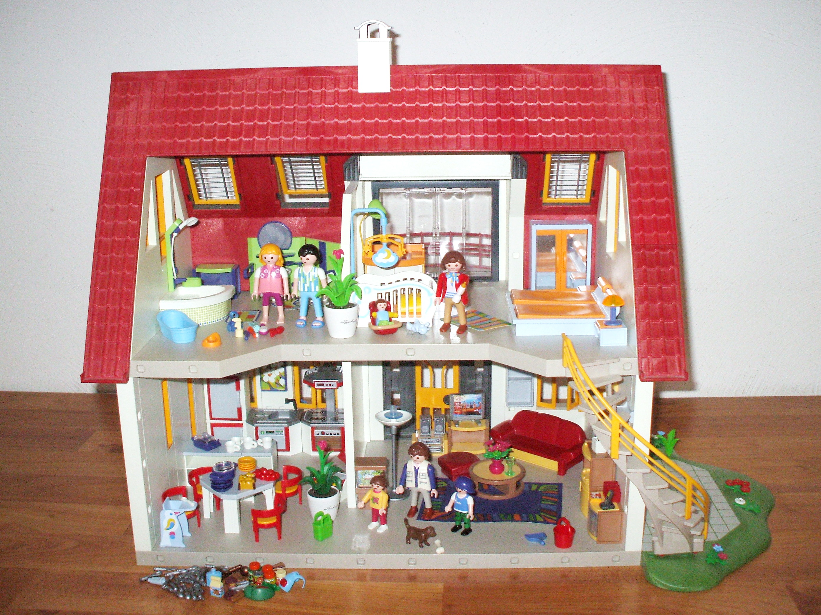 Playmobil: 4279 Wohnhaus/Einfamilienhaus mit vielen ...